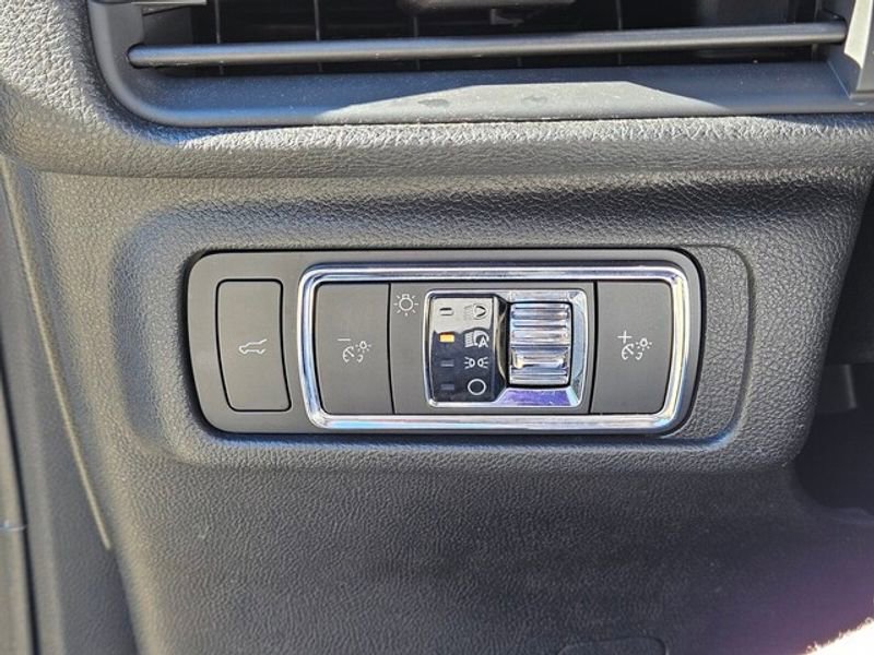 Used 2021 Lincoln Corsair AWD w/ Premium Package image 26