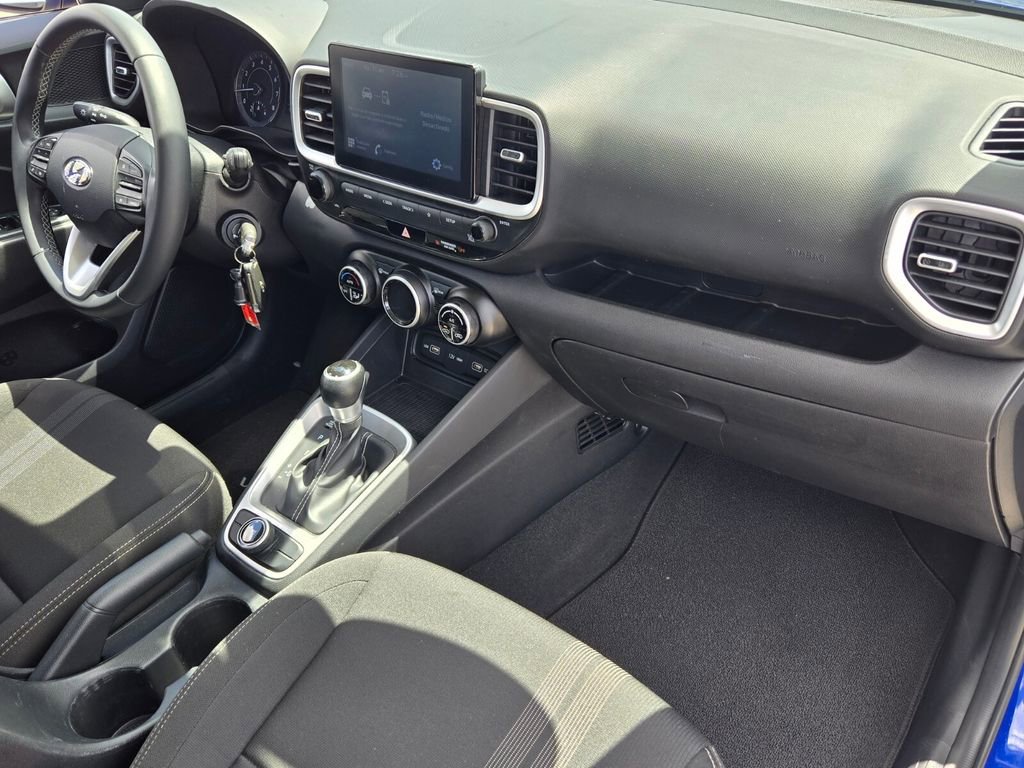 Used 2022 Hyundai Venue SEL w/ Cargo Package FWD image 17