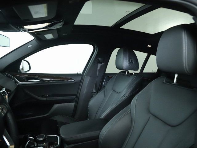 Used 2025 BMW X4 xDrive30i AWD/4WD image 23