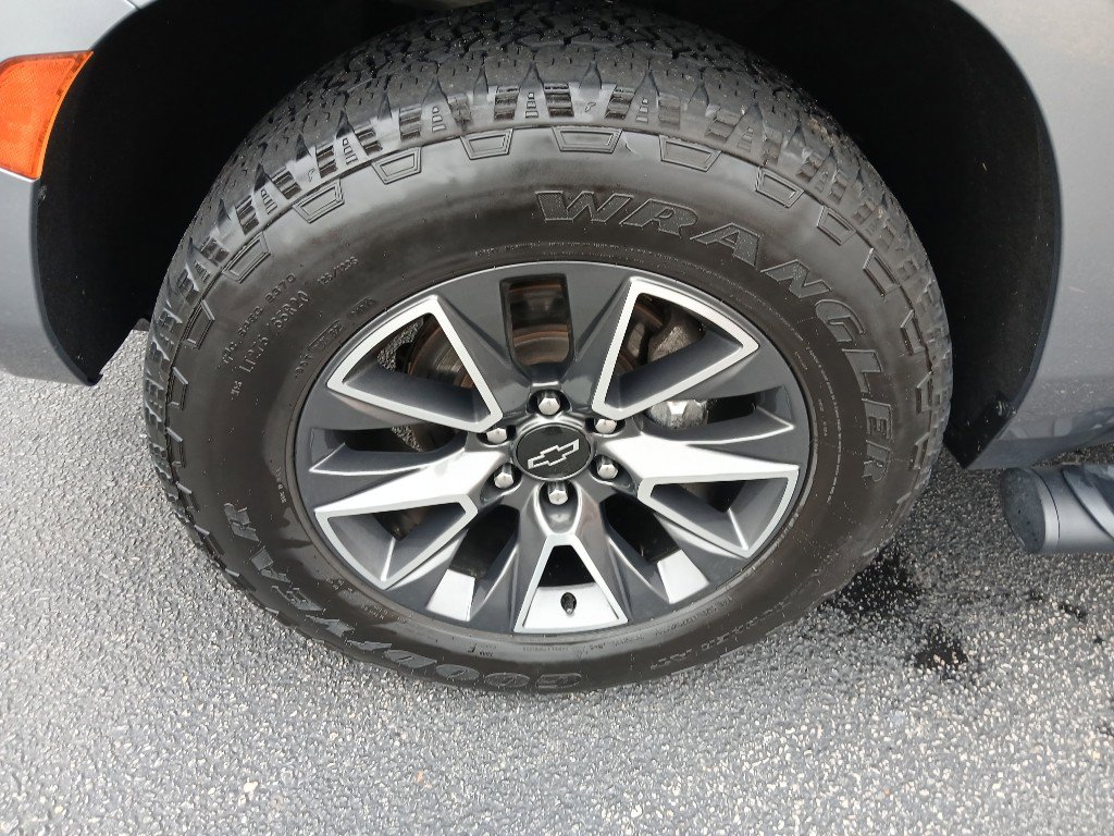 Used 2022 Chevrolet Suburban Z71 w/ Luxury Package image 9