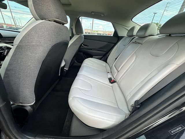 Used 2021 Hyundai Elantra Limited FWD image 18