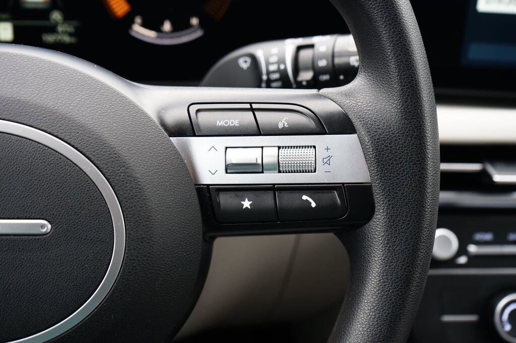 Certified 2025 Hyundai Tucson SE FWD image 25
