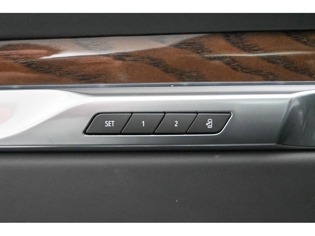 New 2026 Cadillac Escalade ESV Platinum Sport w/ LPO, ONYX Package AWD/4WD image 22