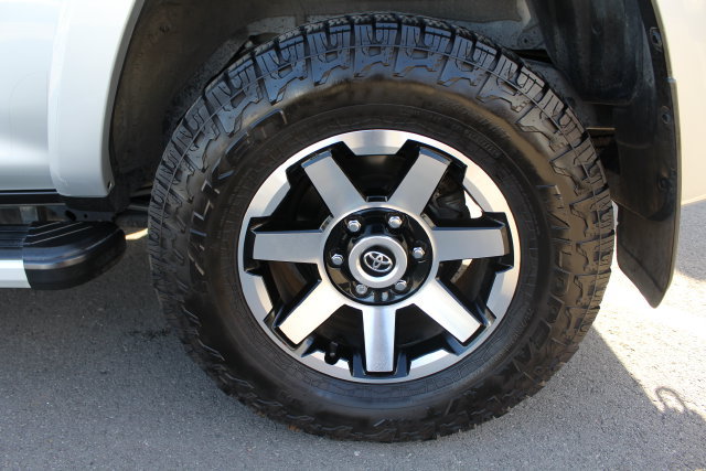 Certified 2024 Toyota 4Runner TRD Off-Road Premium w/ Moonroof Package AWD/4WD image 9