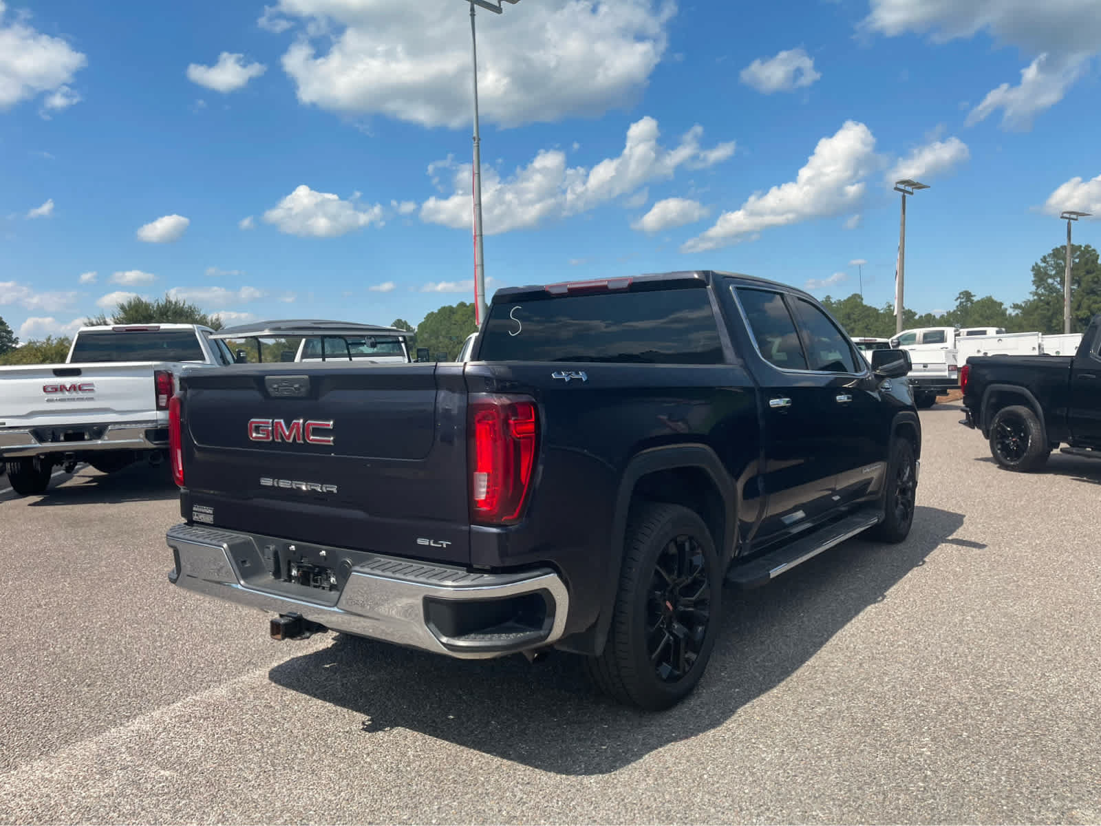 Used 2023 GMC Sierra 1500 SLT w/ SLT Premium Package AWD/4WD image 5