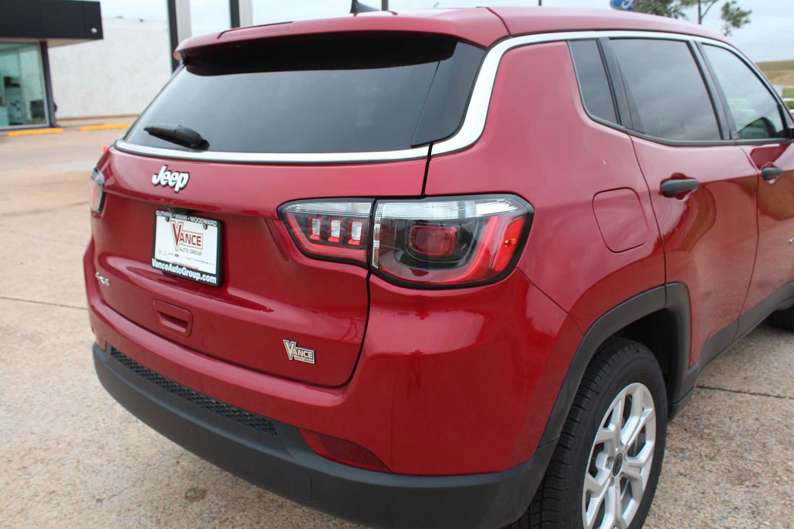 Used 2025 Jeep Compass Sport AWD/4WD image 14