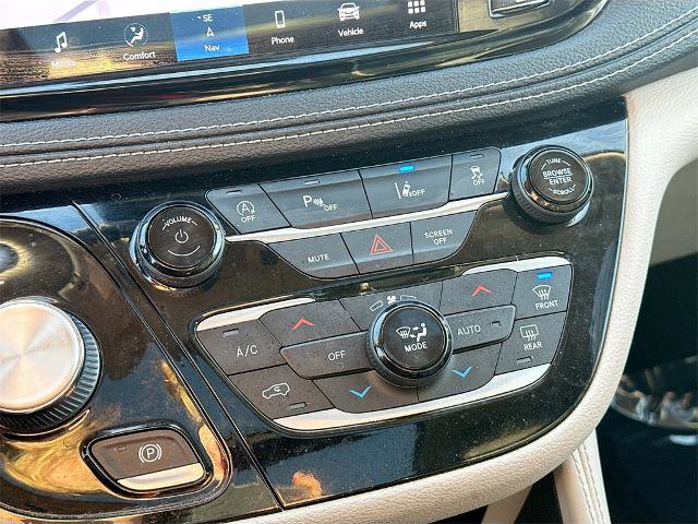 Used 2021 Chrysler Pacifica Limited image 14