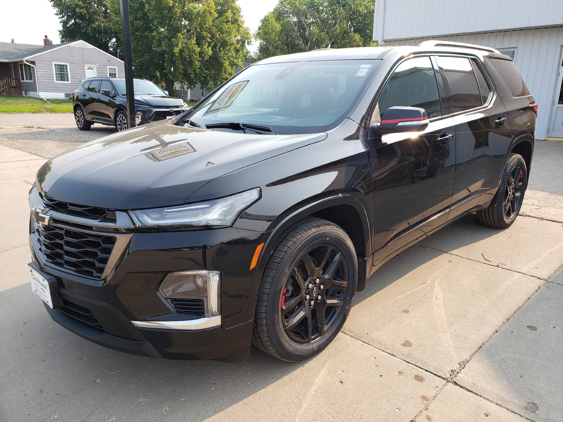 Used 2023 Chevrolet Traverse Premier w/ Redline Edition AWD/4WD image 1