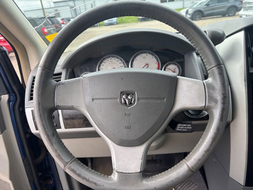Used 2010 Dodge Grand Caravan SXT FWD image 30