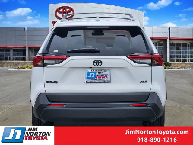 Used 2025 Toyota RAV4 XLE w/ Convenience Package FWD image 7