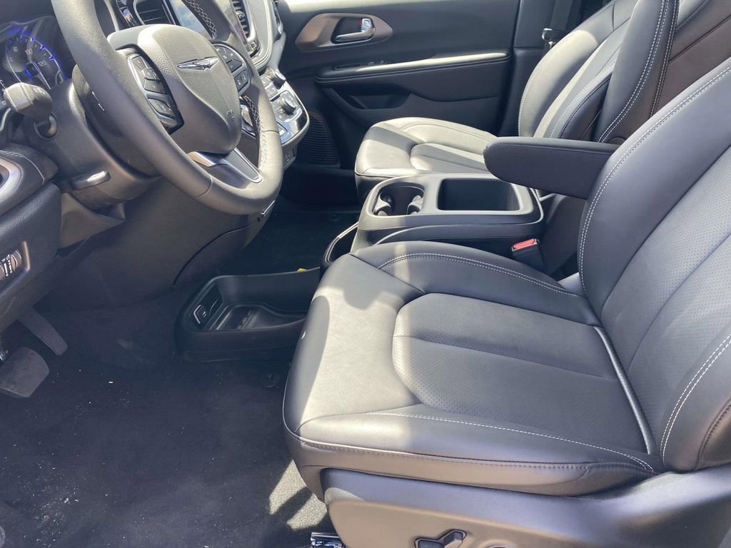 New 2026 Chrysler Pacifica Select FWD image 42