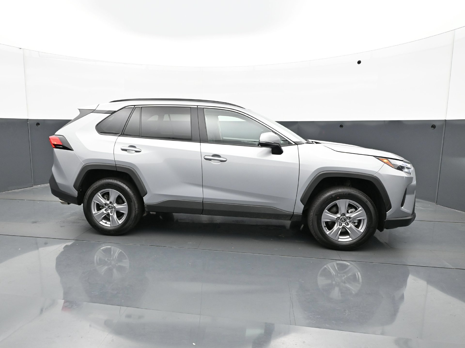 Used 2025 Toyota RAV4 XLE AWD/4WD image 8