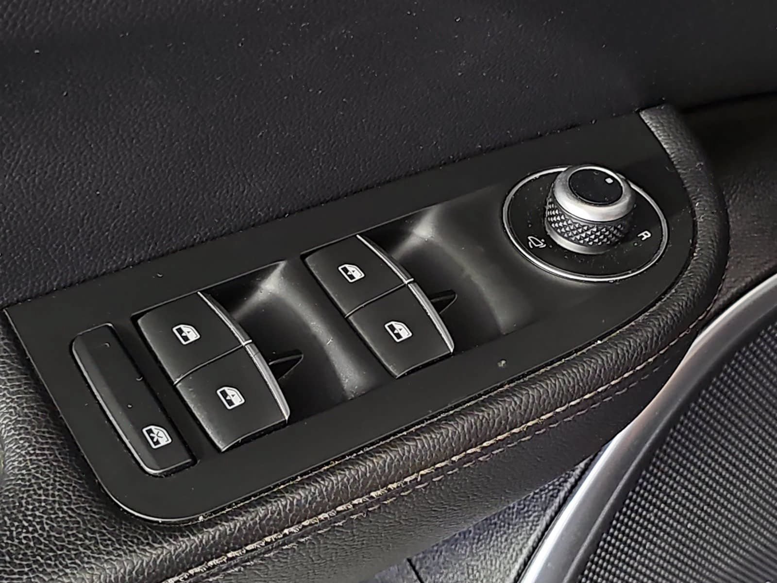 Used 2017 Alfa Romeo Giulia Ti w/ TI Performance Package AWD/4WD image 25