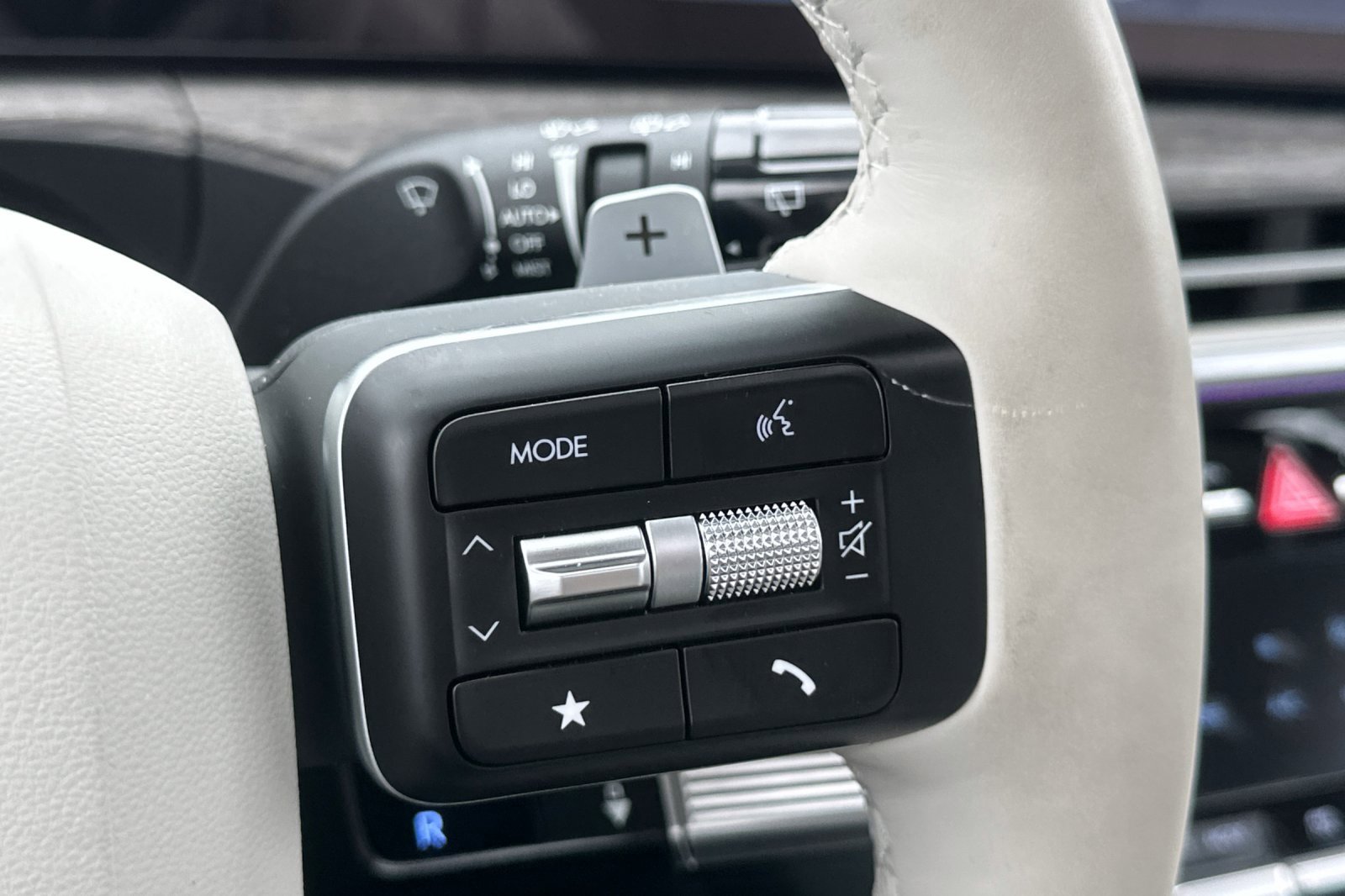 Used 2025 Hyundai Santa Fe Limited image 37