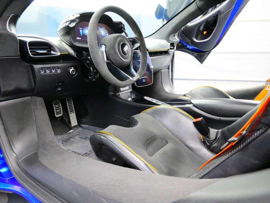 Used 2023 McLaren Artura image 11