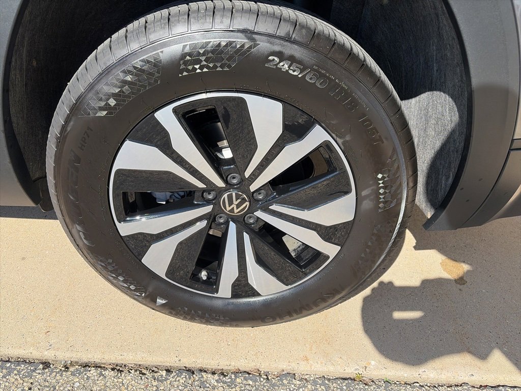 Certified 2025 Volkswagen Atlas SE image 22