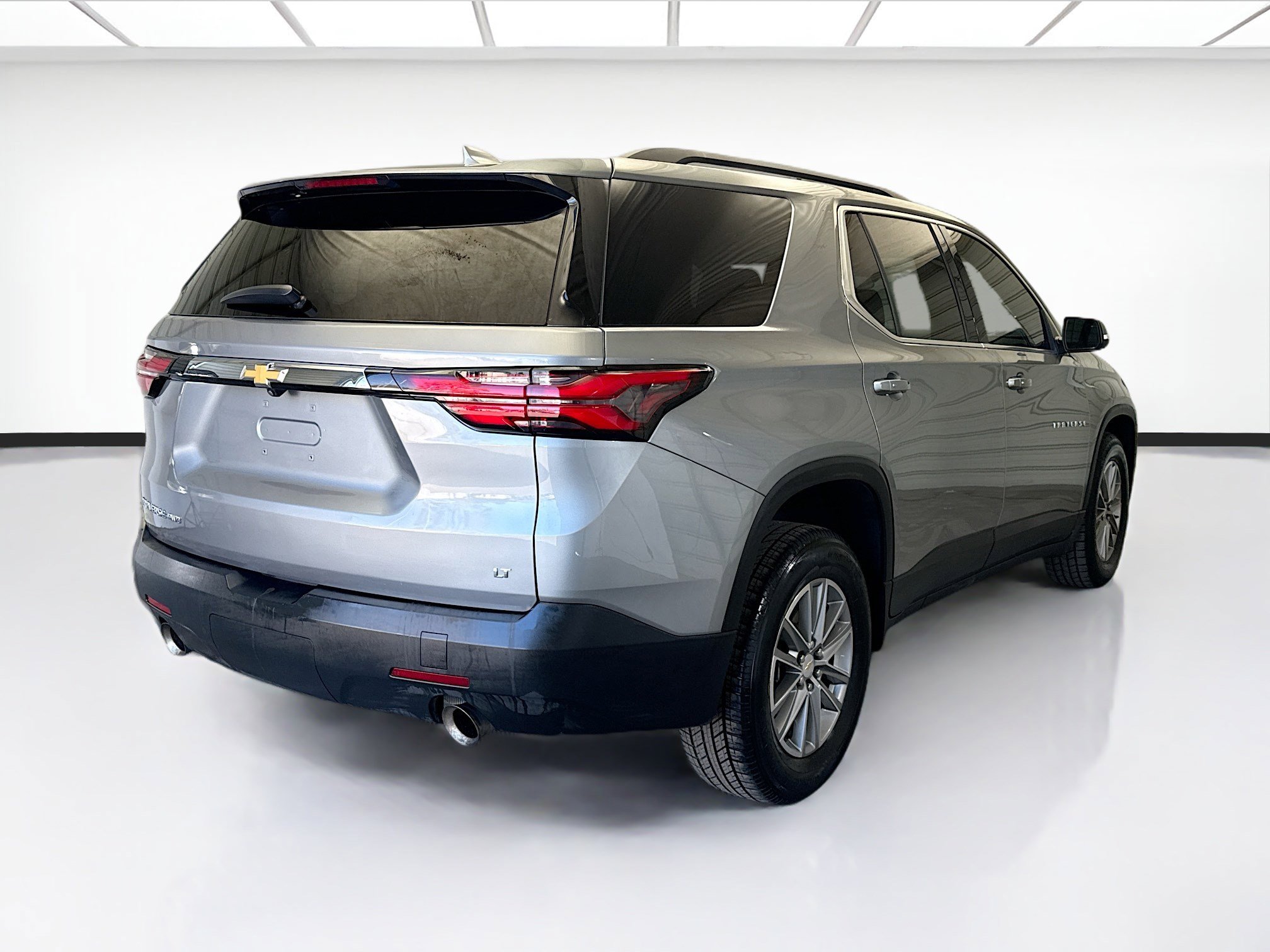 Used 2023 Chevrolet Traverse LT image 4
