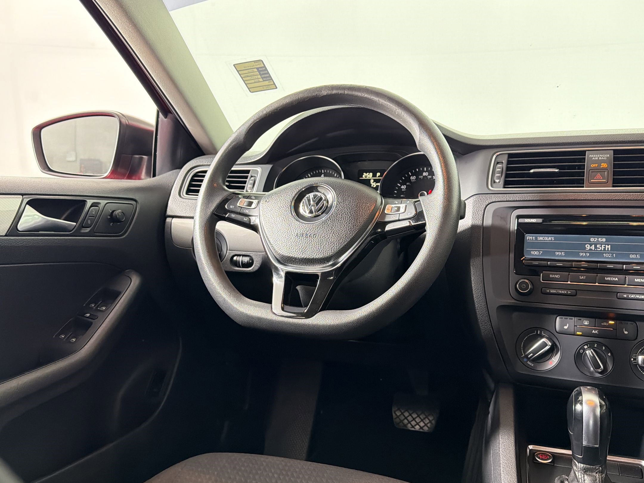 Used 2015 Volkswagen Jetta SE FWD image 25