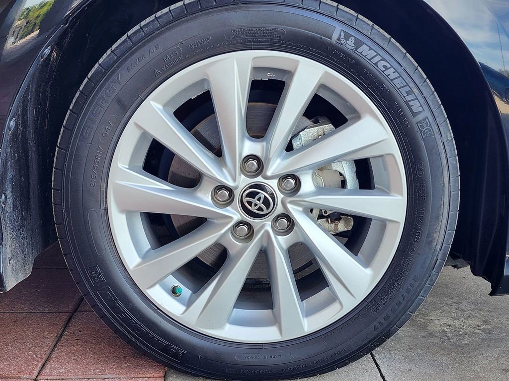 Used 2023 Toyota Camry LE image 4