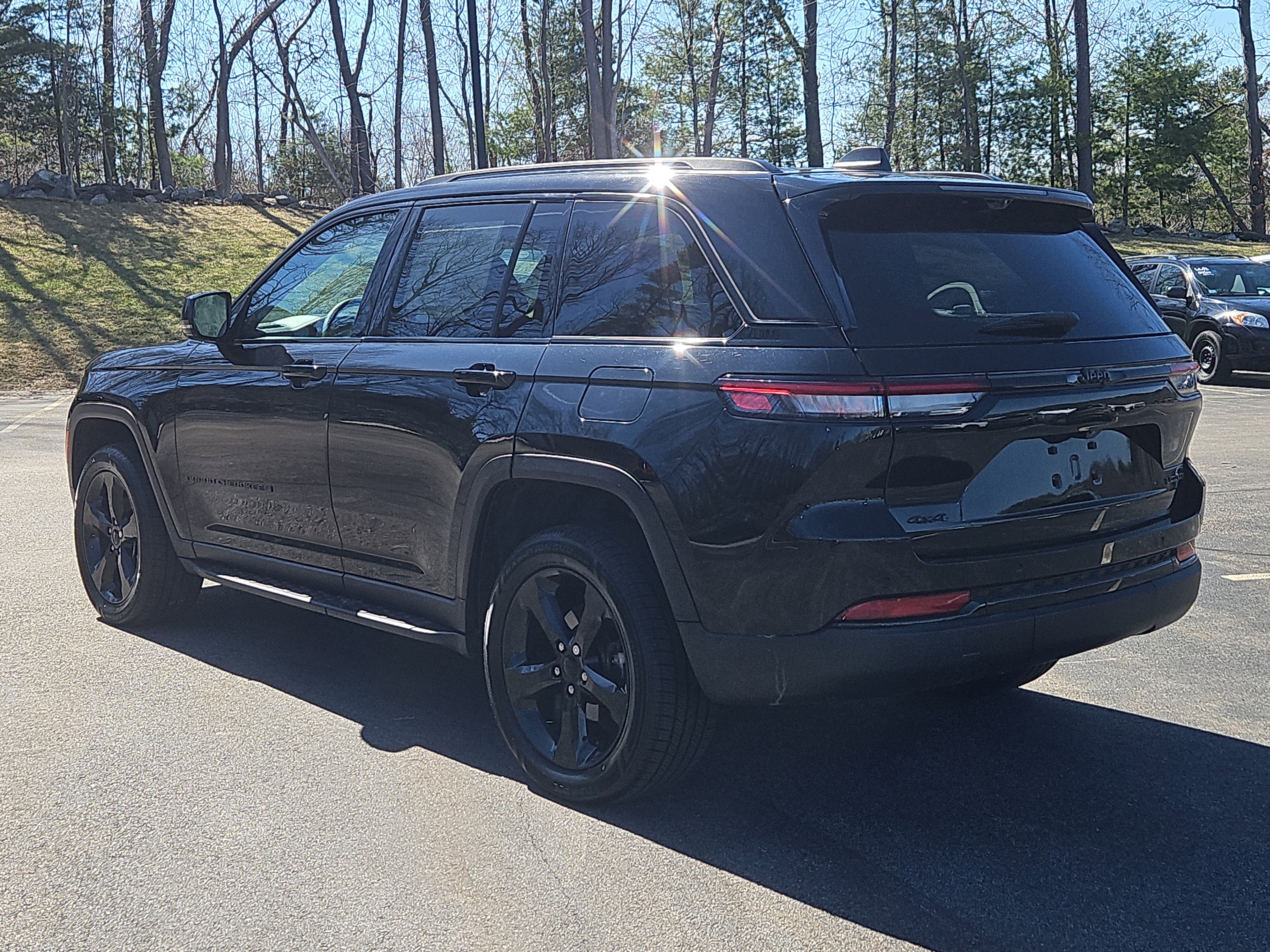Used 2023 Jeep Grand Cherokee Limited w/ Luxury Tech Group II image 31