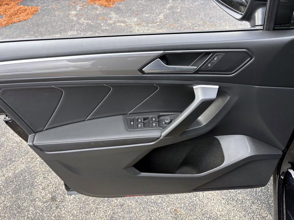 Used 2023 Volkswagen Tiguan SE R-Line image 11