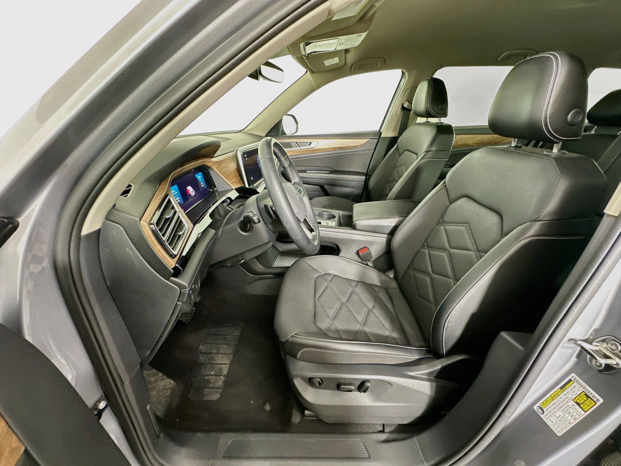Used 2024 Volkswagen Atlas SE AWD/4WD image 13