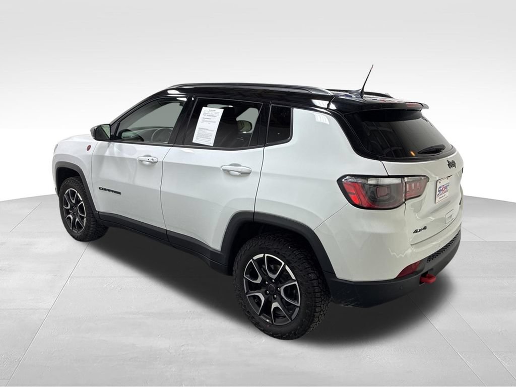 Used 2025 Jeep Compass Trailhawk AWD/4WD image 7