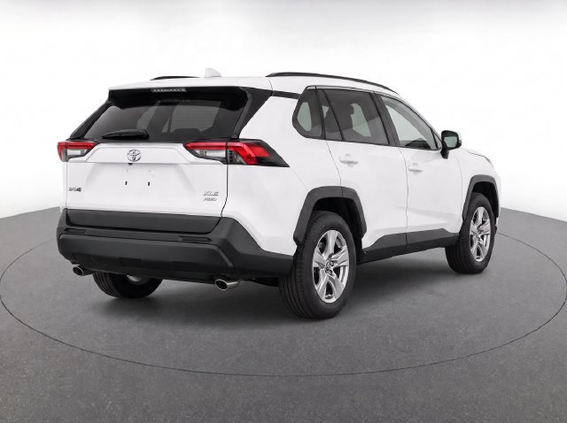 Used 2025 Toyota RAV4 XLE AWD/4WD image 4