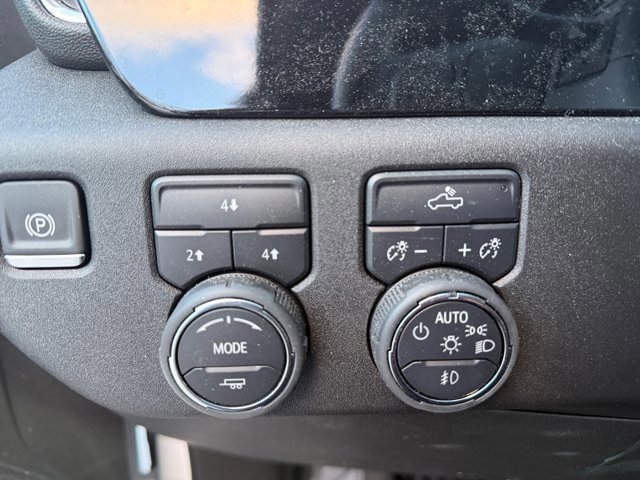 Certified 2025 Chevrolet Silverado 2500 LT w/ Convenience Package image 19