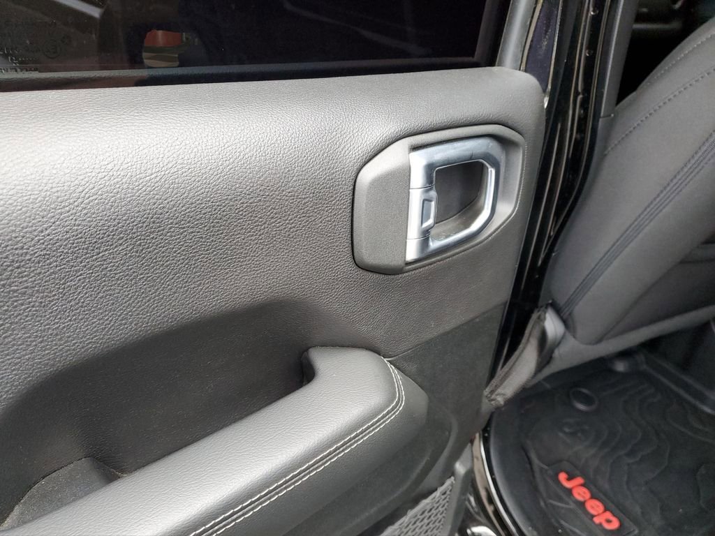 Used 2021 Jeep Wrangler Unlimited Sahara image 6