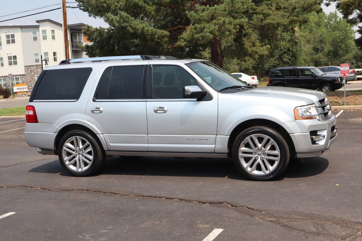Used 2016 Ford Expedition Platinum AWD/4WD image 2