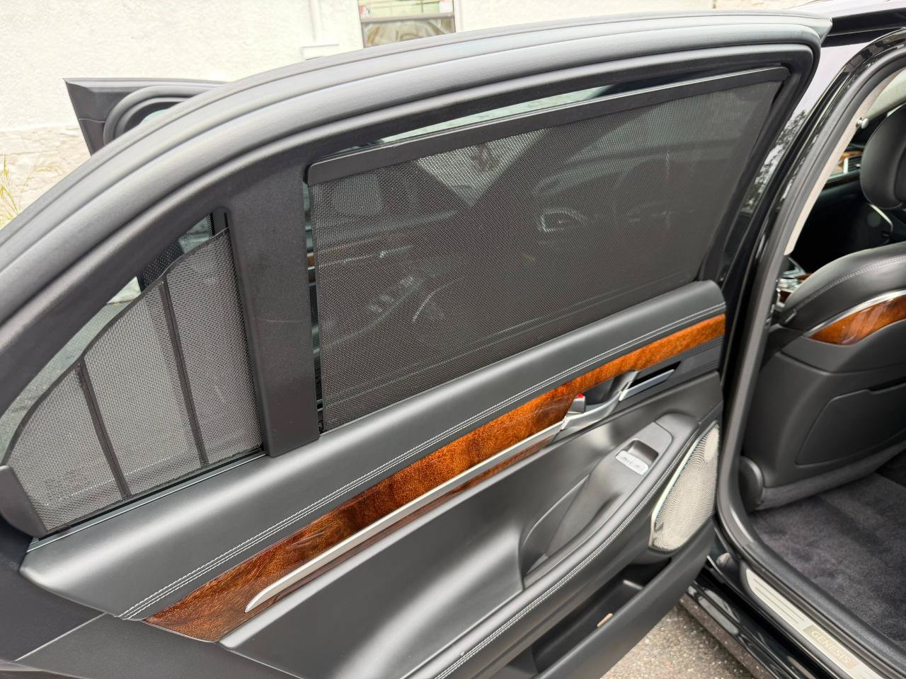 Used 2017 Genesis G90 3.3T Premium RWD image 46