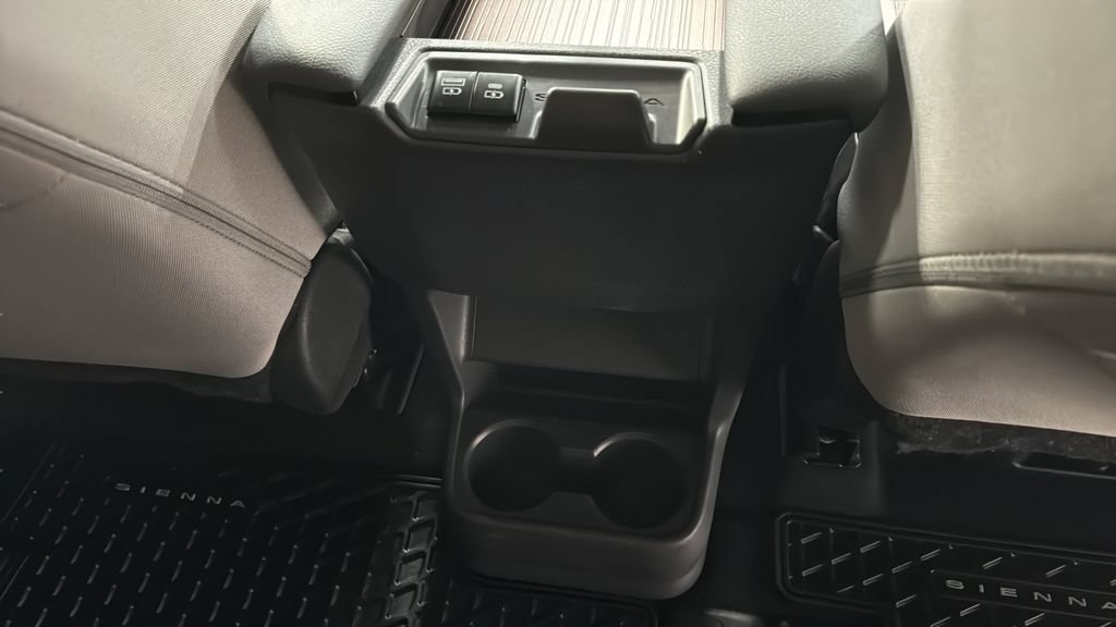 Used 2024 Toyota Sienna LE AWD/4WD image 14