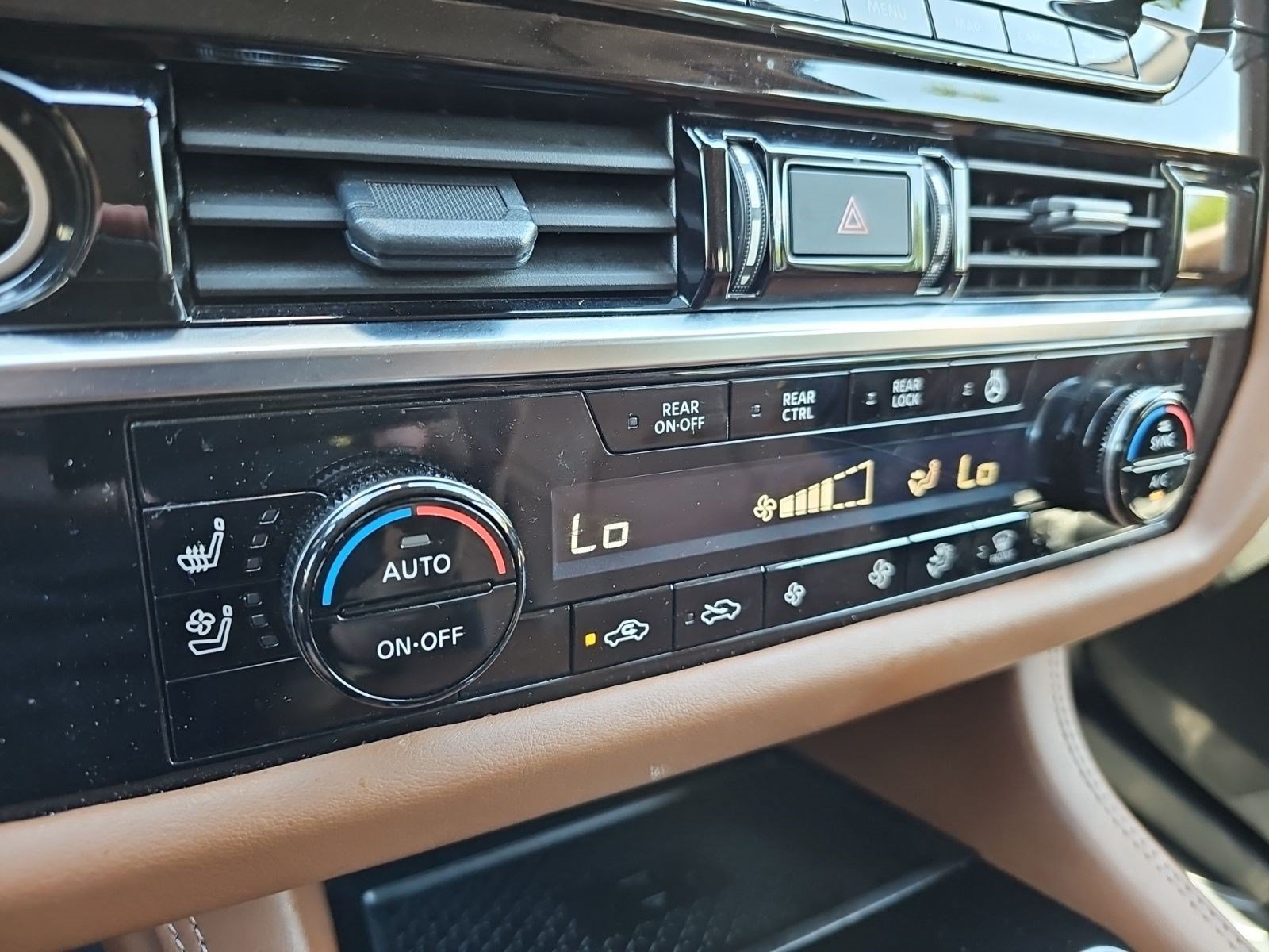 Used 2024 Nissan Pathfinder Platinum AWD/4WD image 22