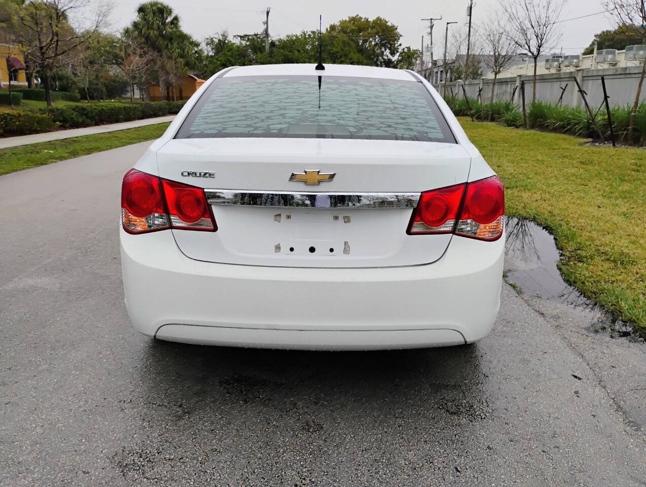 Used 2014 Chevrolet Cruze LS FWD image 4