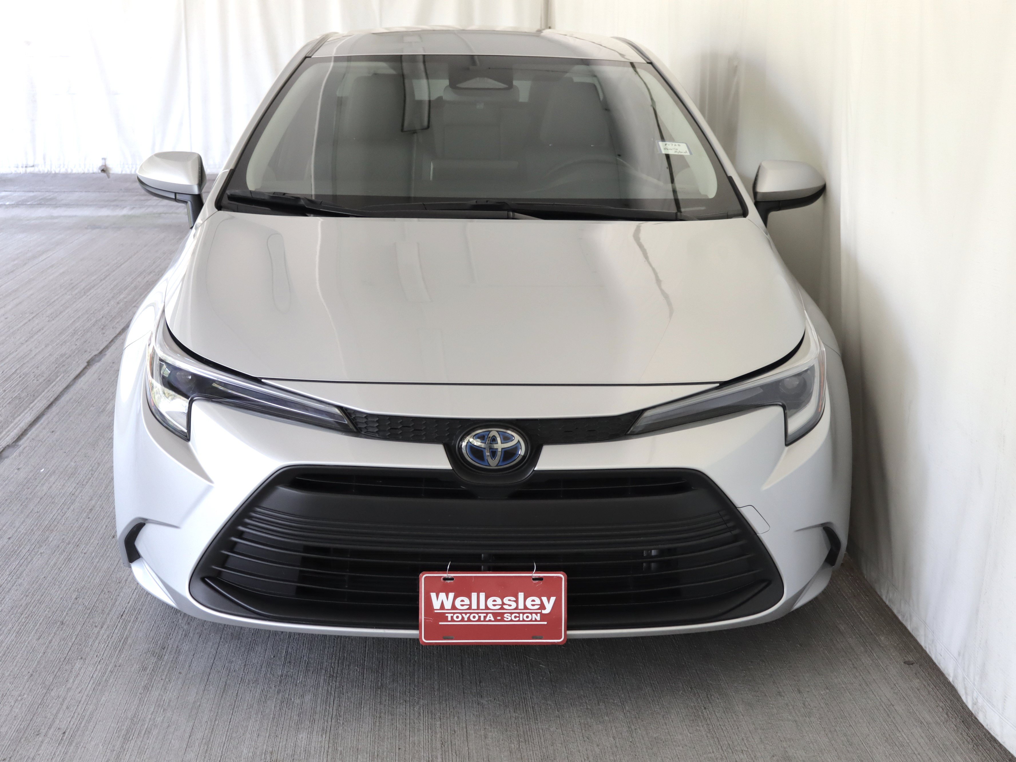 Used 2025 Toyota Corolla LE w/ LE Premium Package FWD image 3