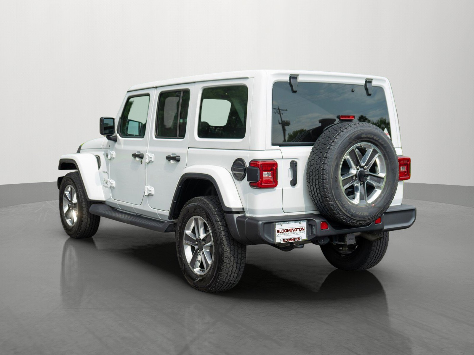 Used 2022 Jeep Wrangler Unlimited Sahara w/ LED Lighting Group AWD/4WD image 5