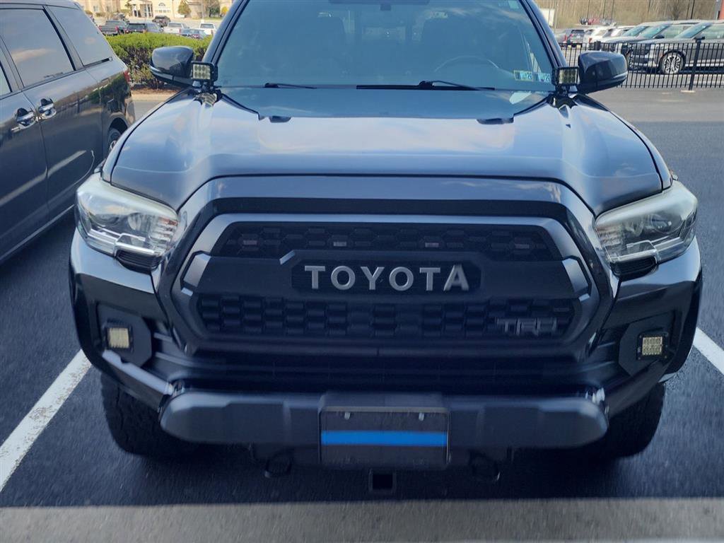 Used 2017 Toyota Tacoma TRD Off-Road w/ Tow Package (A/T) image 1
