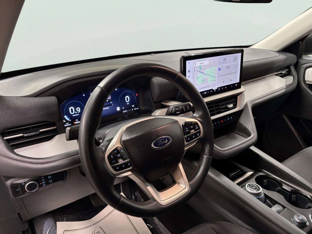 Used 2025 Ford Explorer Active AWD/4WD image 15