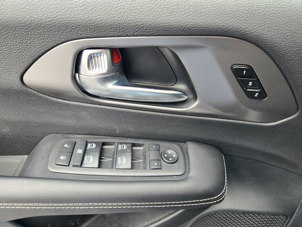 Used 2026 Chrysler Pacifica Select FWD image 12