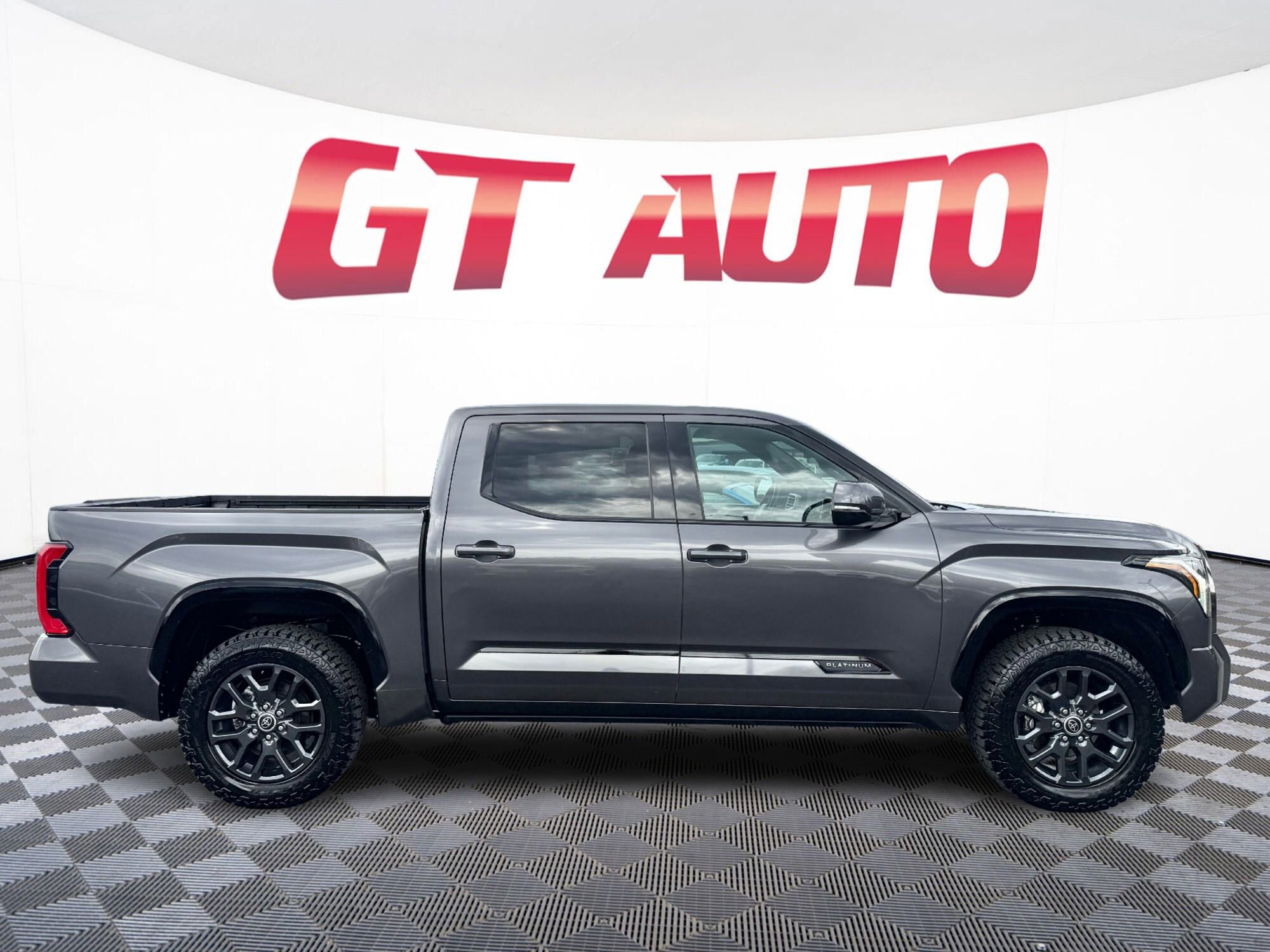 Used 2022 Toyota Tundra Platinum w/ Advanced Package AWD/4WD image 6