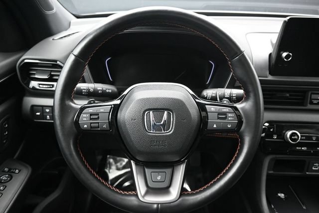 Used 2025 Honda Pilot TrailSport image 18