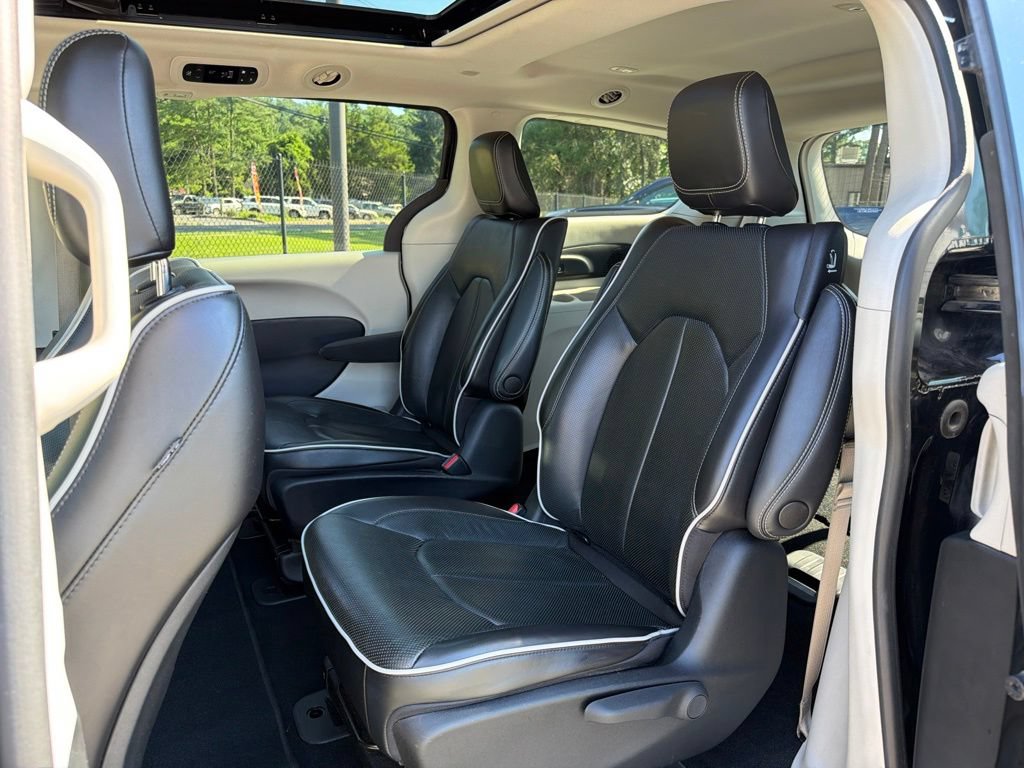 Used 2023 Chrysler Pacifica Limited FWD image 20