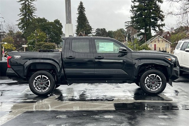 Used 2025 Toyota Tacoma TRD Sport image 3
