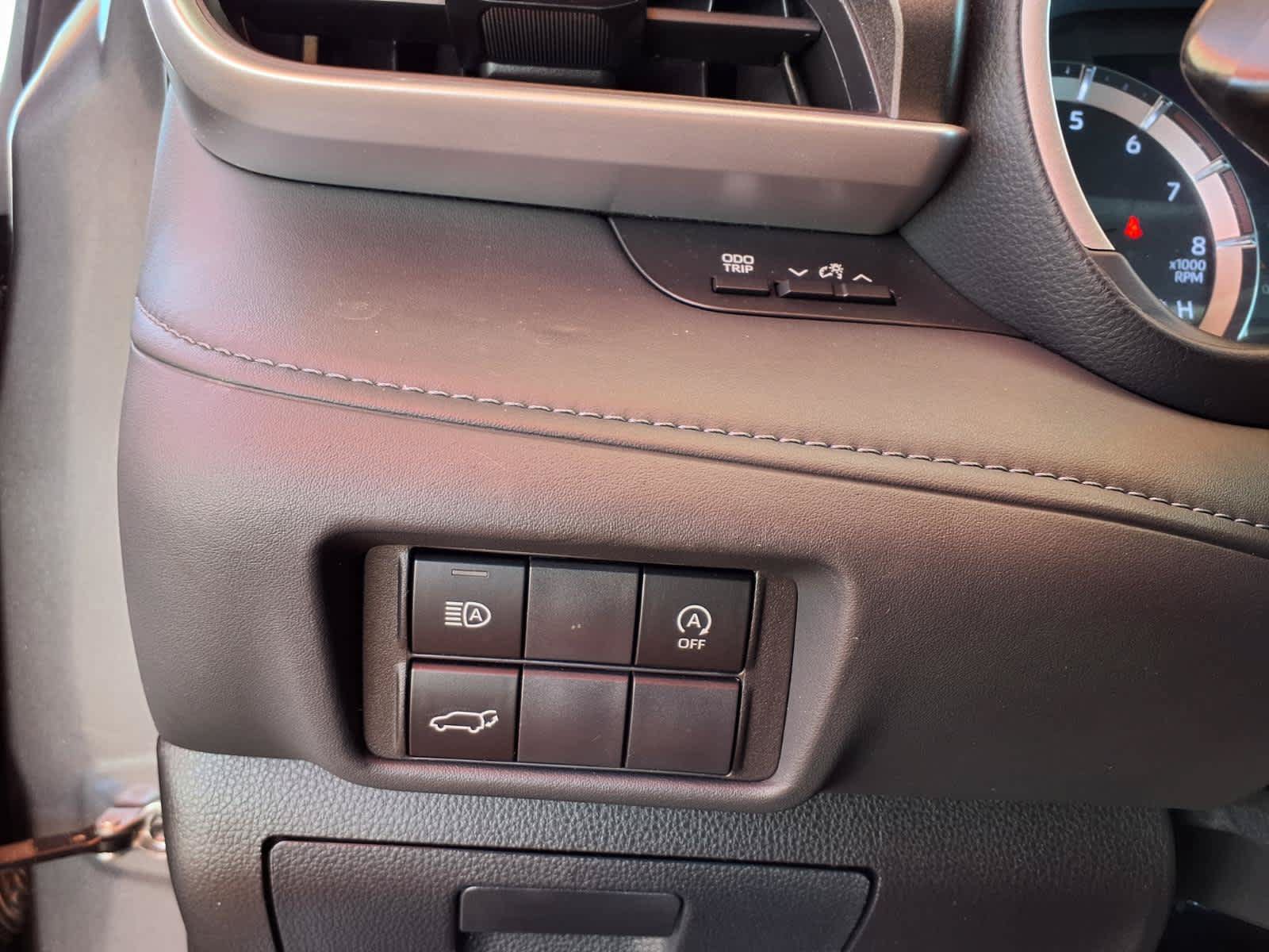 Used 2024 Toyota Highlander XLE FWD image 20