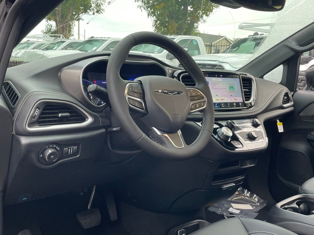 New 2026 Chrysler Pacifica Select FWD image 14