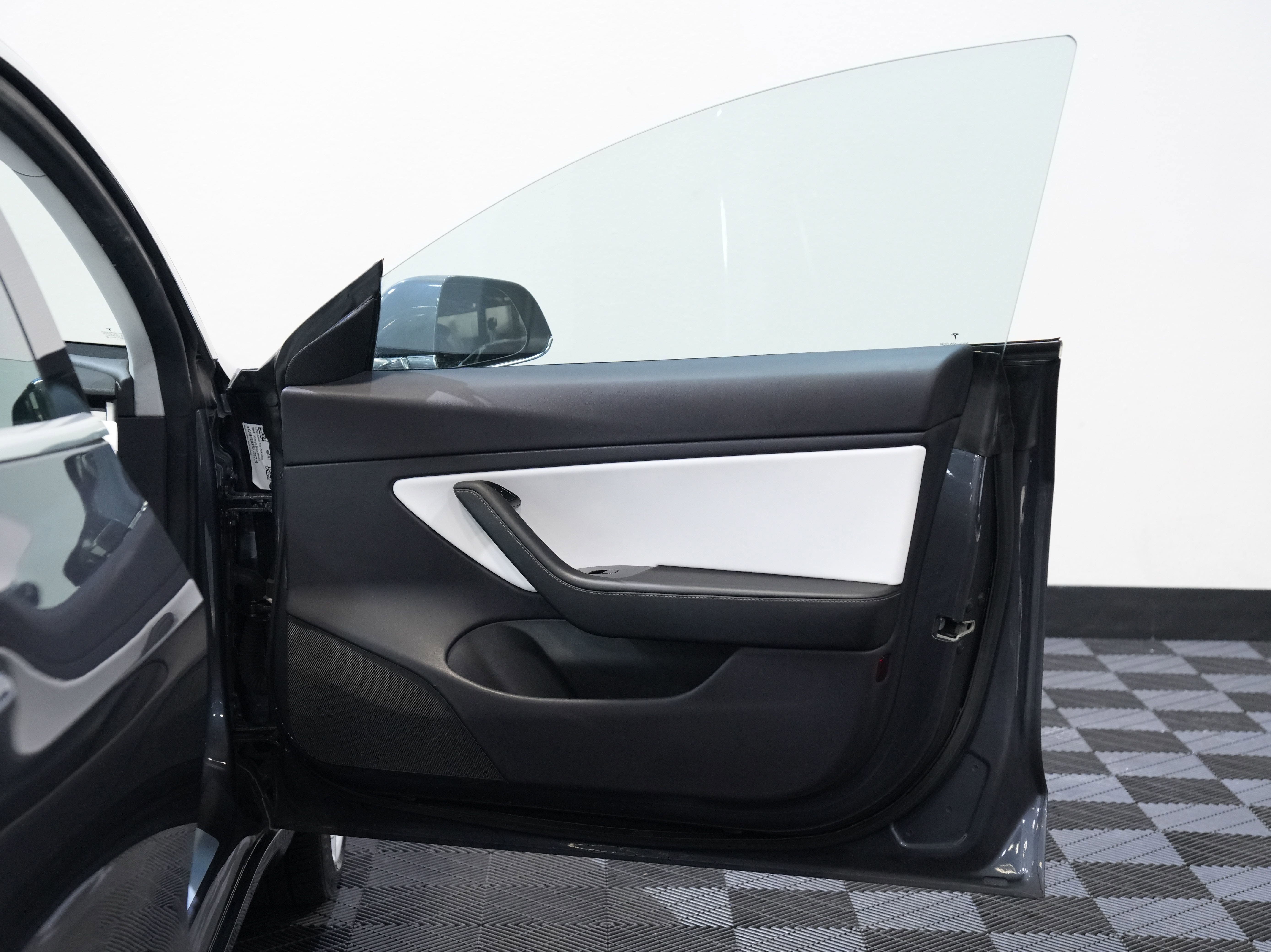 Used 2019 Tesla Model 3 Performance image 22