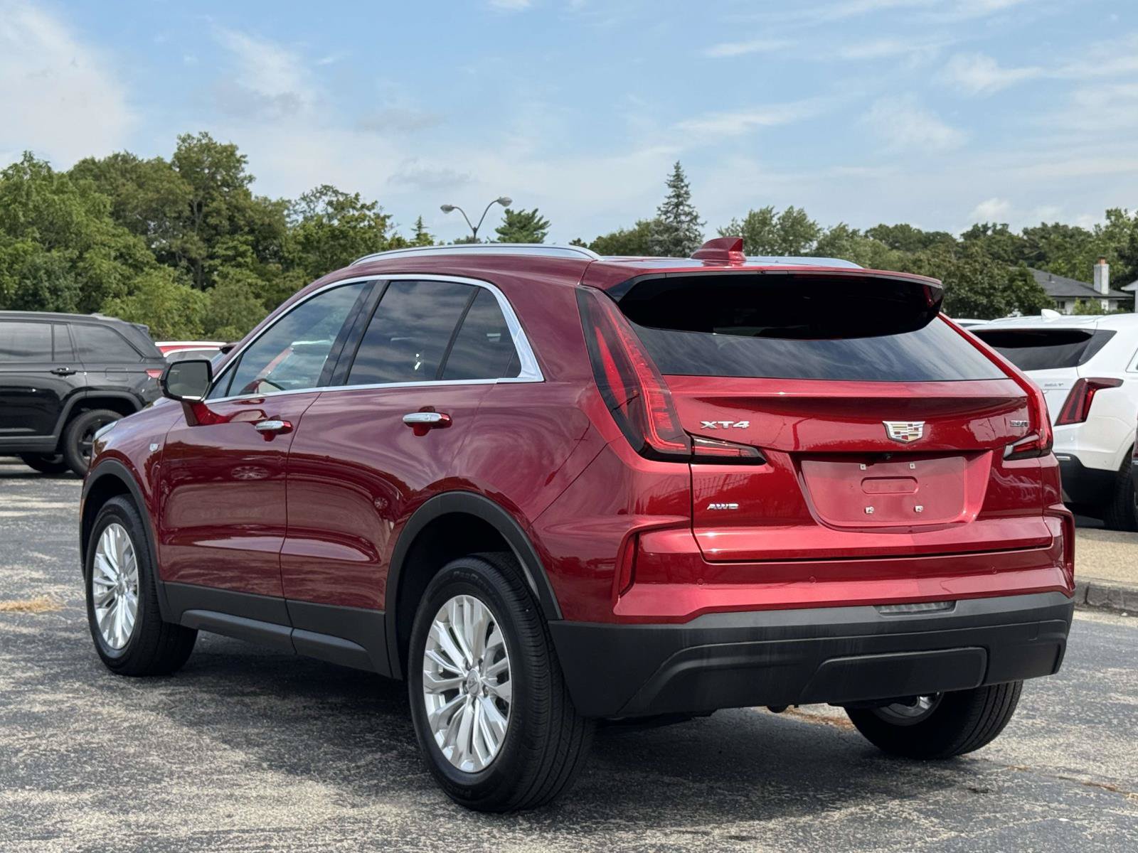 Certified 2024 Cadillac XT4 Luxury w/ Cold Weather Package AWD/4WD image 7