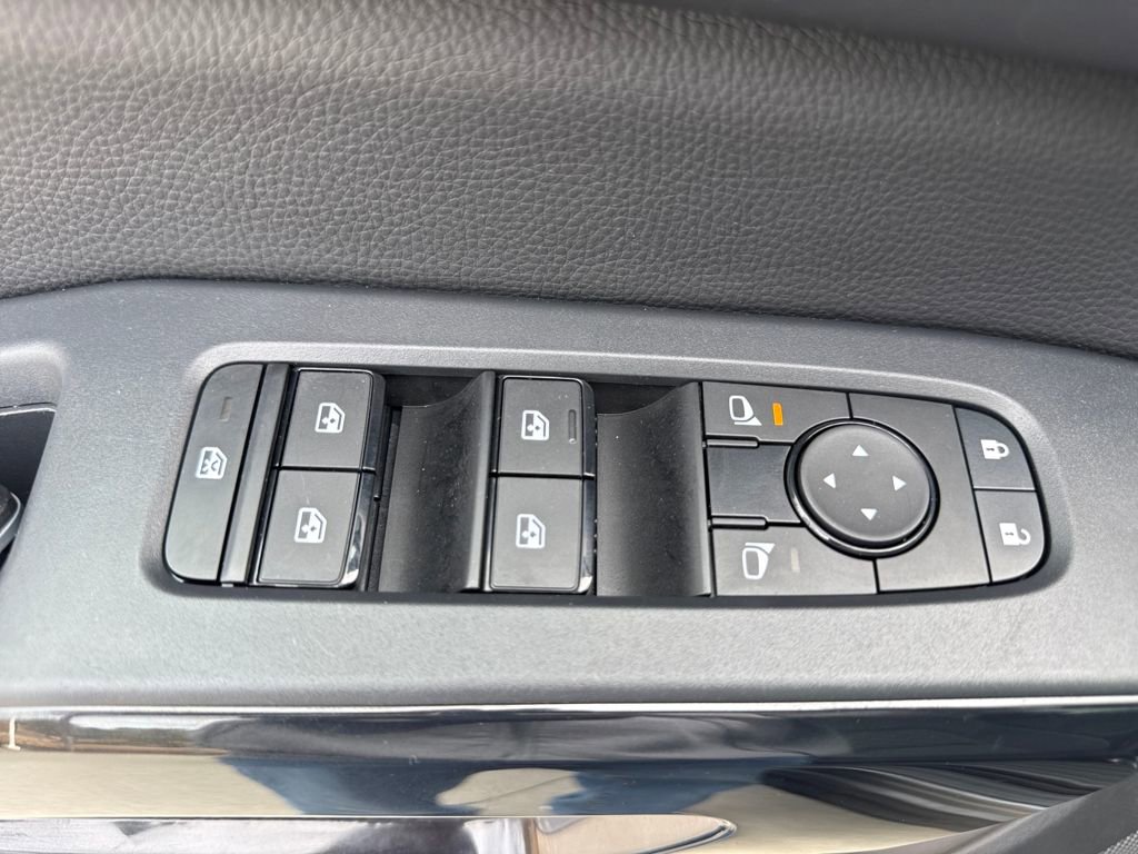 Used 2024 Nissan Pathfinder S image 26