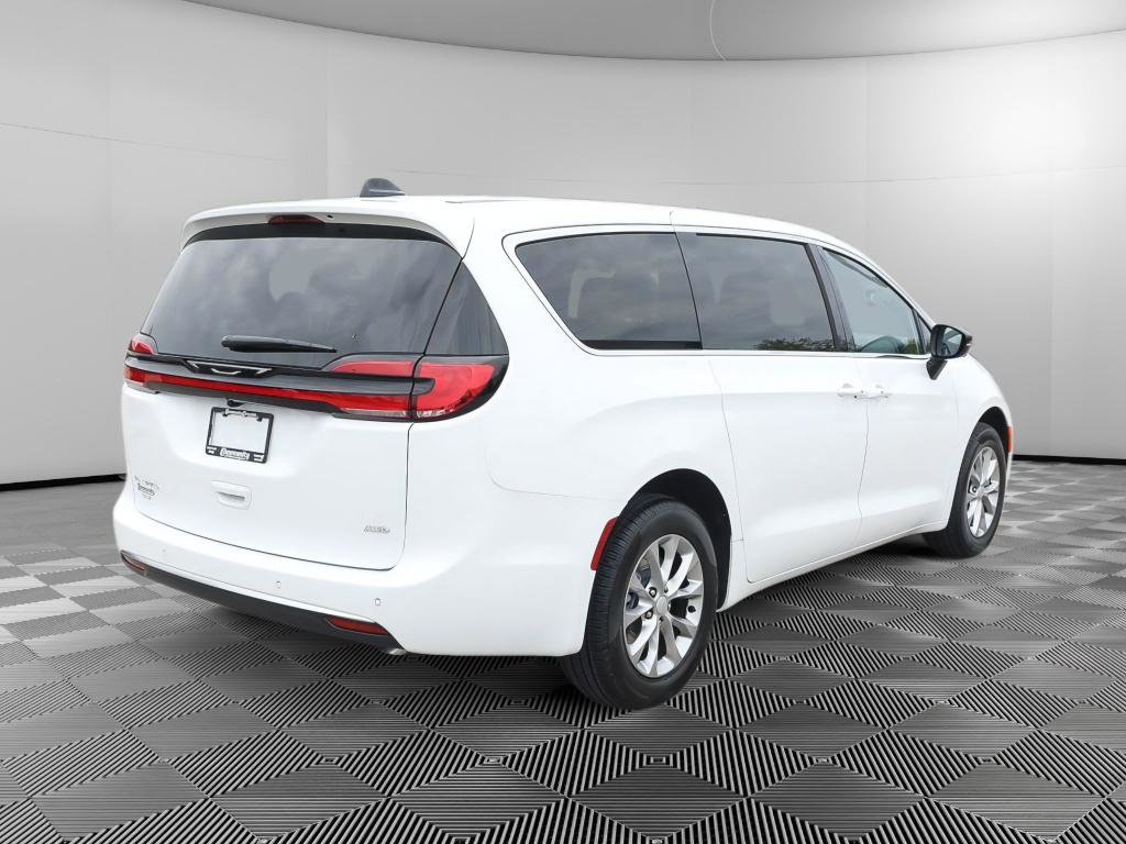 New 2027 Chrysler Pacifica Select AWD/4WD image 6